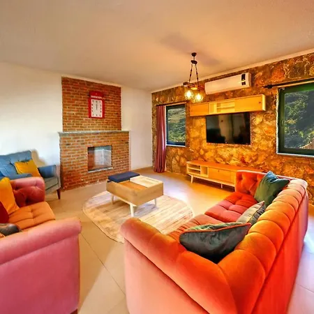 2 Bedroom Private Located In Oludeniz וילה